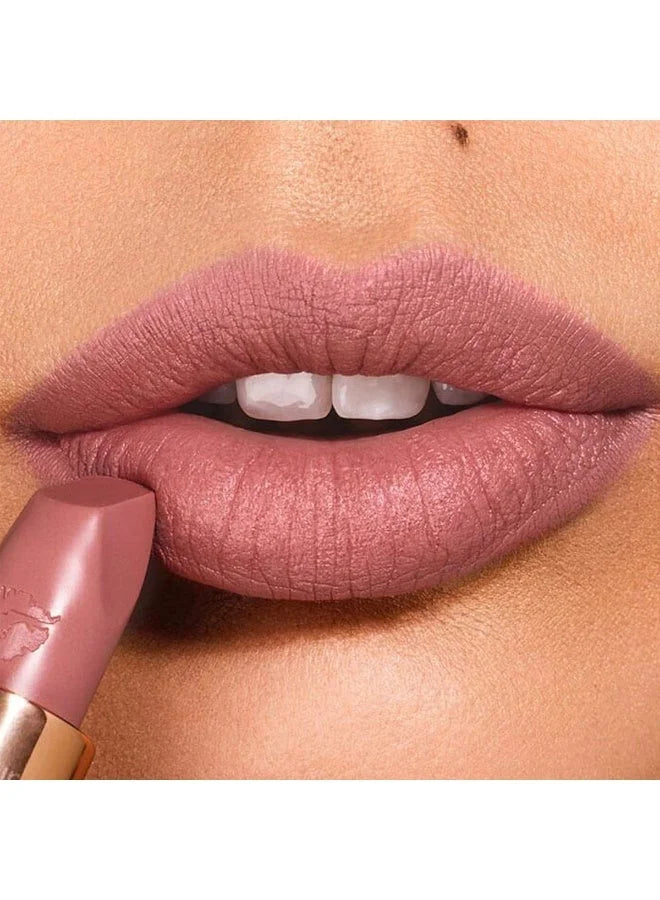 Very Victoria on lips close up