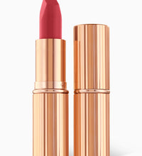 Gracefully Pink lipstick on lips