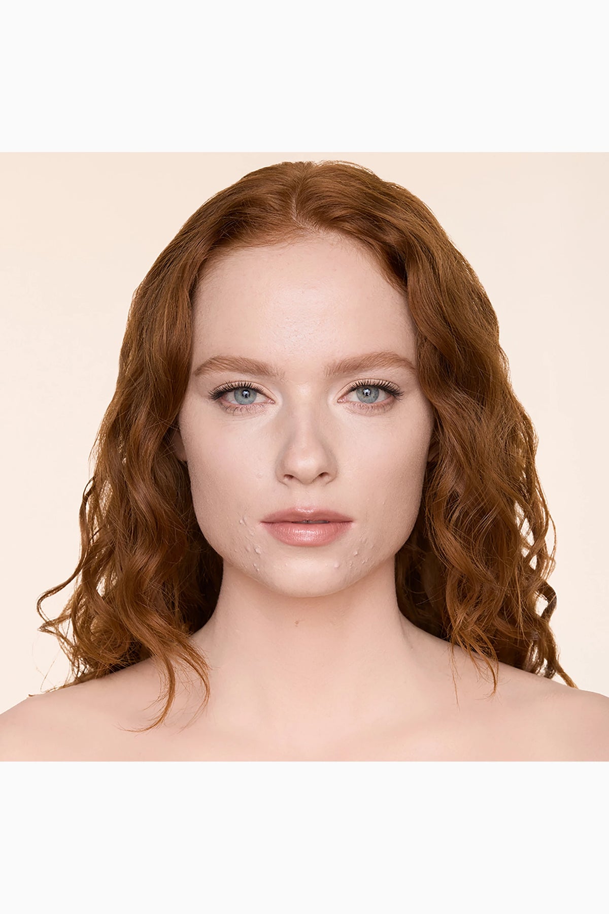 Charlotte Tilbury Airbrush Flawless Foundation 2 Cool - model